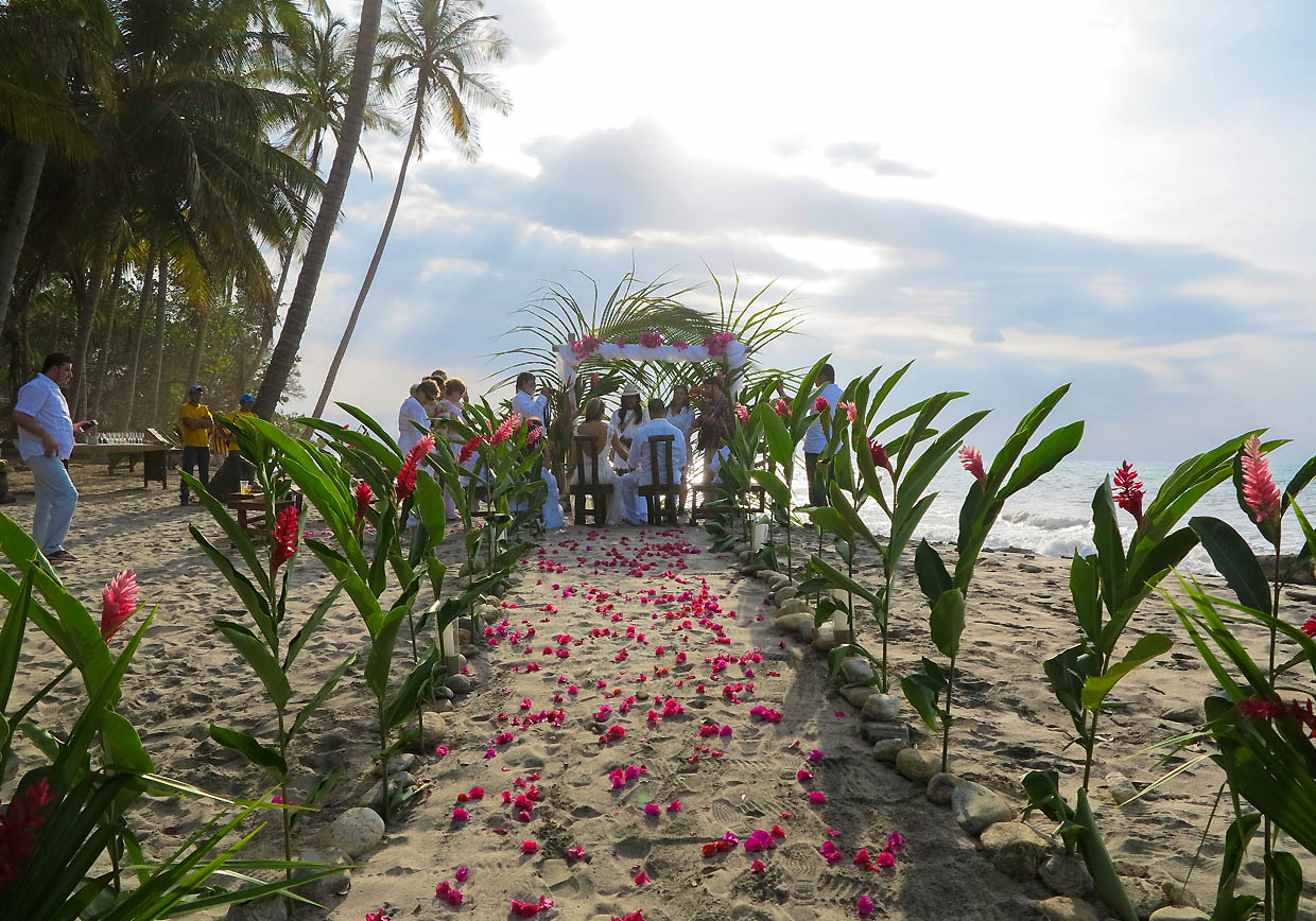 Matrimonios en la Playa La Jorara Hotel Palomino plan 50 pax